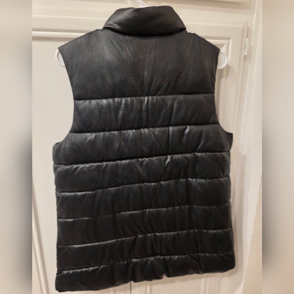 LIKE NEW FILA Sport Women's Quilted Puffer Vest in Black ~ Size Large - Picture 4 of 10
